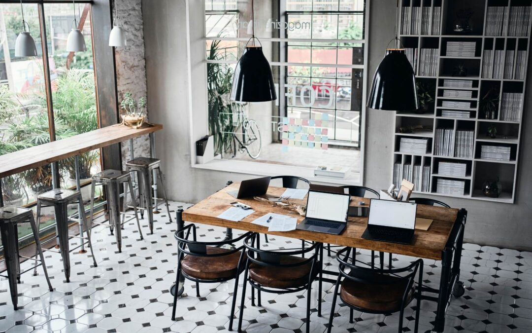 Les avantages et inconvénients des bureaux partagés pour les startups